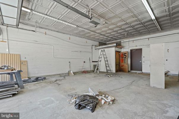 Garage, Interior