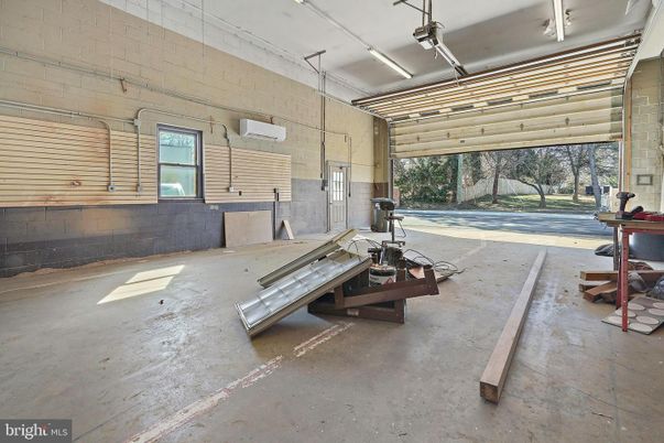 Garage, Interior