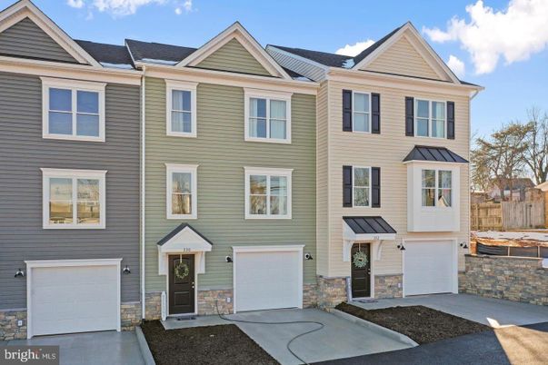 Attached, Exterior, Facade, Rowhouse