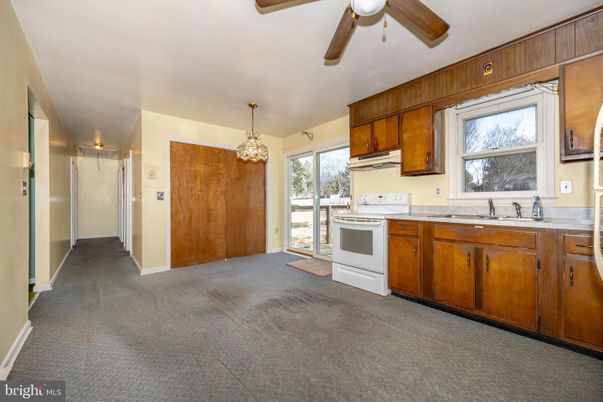 Chandelier, Interior, Kitchen