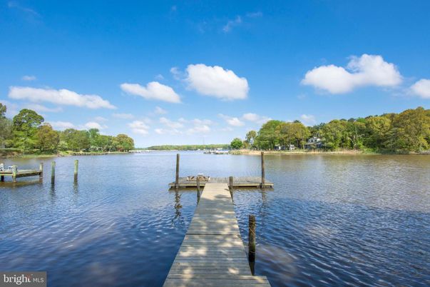 Exterior, Lake