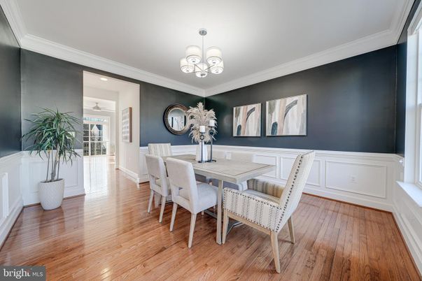 Chandelier, Dining room, Interior, Recessed Lighting, Wood Texture Flooring