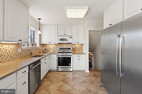 Interior, Kitchen, Pendant Lights, Stainless Steel Appliances