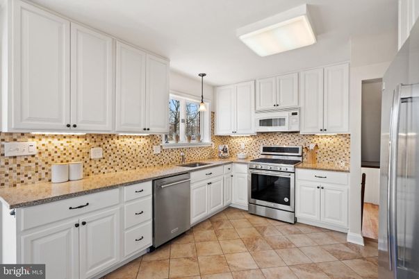 Interior, Kitchen, Pendant Lights, Stainless Steel Appliances