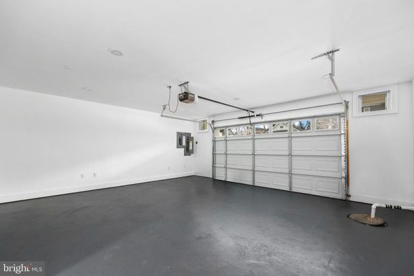 Garage, Interior