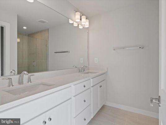 Bathroom, Dual Sink Vanities, Interior, Recessed Lighting