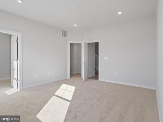 Empty room, Interior, Recessed Lighting