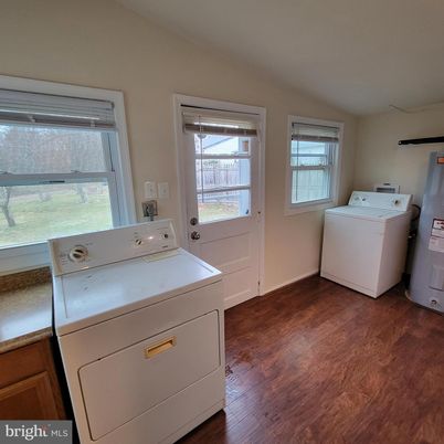 Interior, Utility Closets, Washer, Wood Texture Flooring