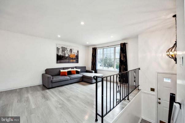 Interior, Living room, Pendant Lights, Recessed Lighting, Wood Texture Flooring