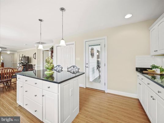 Dining room, Interior, Kitchen, Pendant Lights, Recessed Lighting, Wood Texture Flooring
