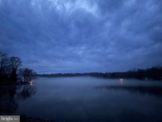Exterior, Lake