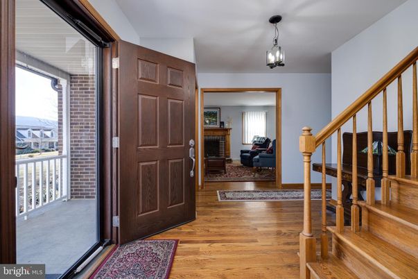 Interior, Pendant Lights, Wood Texture Flooring