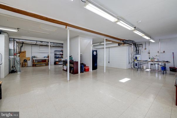 Garage, Interior
