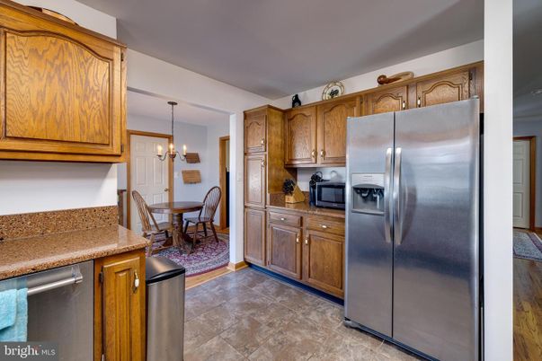Chandelier, Dining room, Interior, Kitchen, Pendant Lights, Stainless Steel Appliances