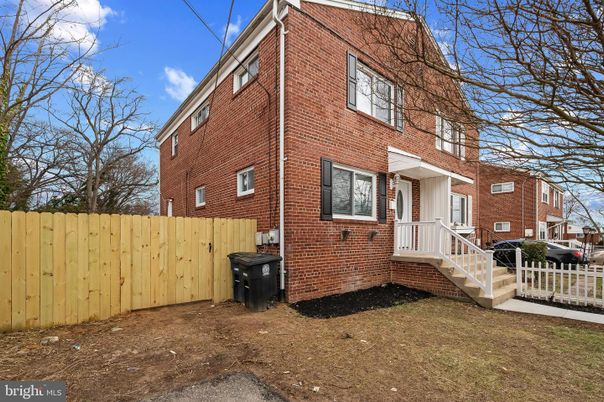 Exterior, Facade, Brick Facade, Rowhouse