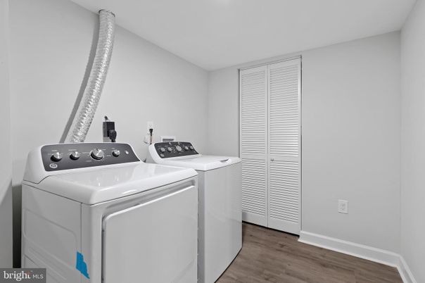Interior, Washer, Wood Texture Flooring