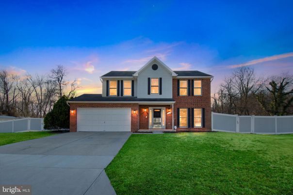 Attached, Exterior, Facade, Brick Facade, Split Level