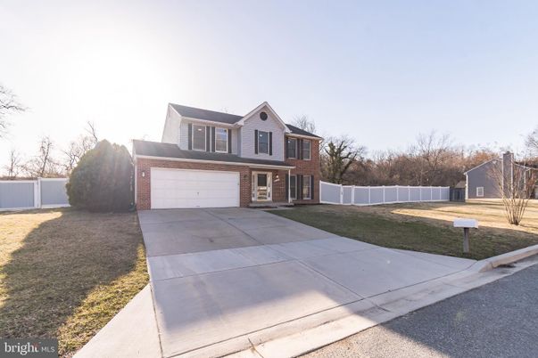 Attached, Exterior, Facade, Brick Facade, Cape Cod