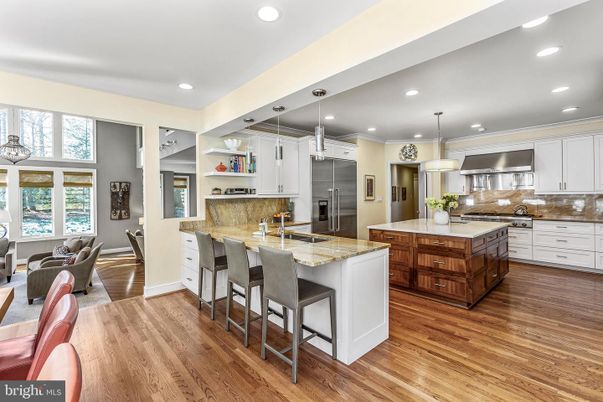 Interior, Kitchen, Living room, Pendant Lights, Recessed Lighting, Stainless Steel Appliances, Wood Texture Flooring