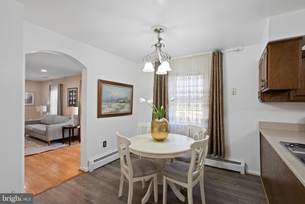 Chandelier, Dining room, Interior, Living room, Recessed Lighting, Wood Texture Flooring
