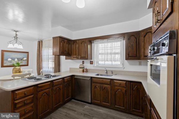 Interior, Kitchen, Pendant Lights, Wood Texture Flooring