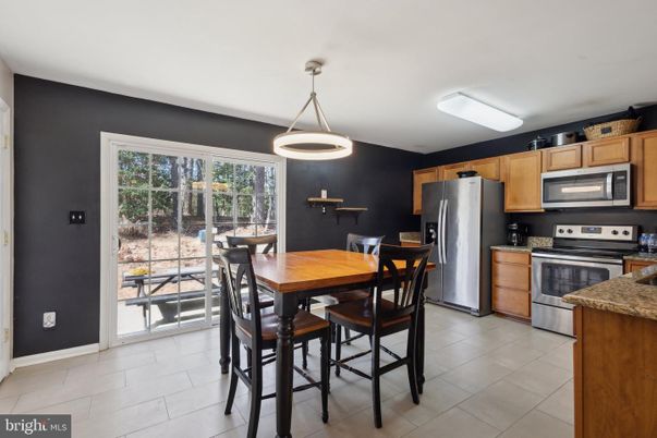 Dining room, Interior, Kitchen, Pendant Lights, Stainless Steel Appliances