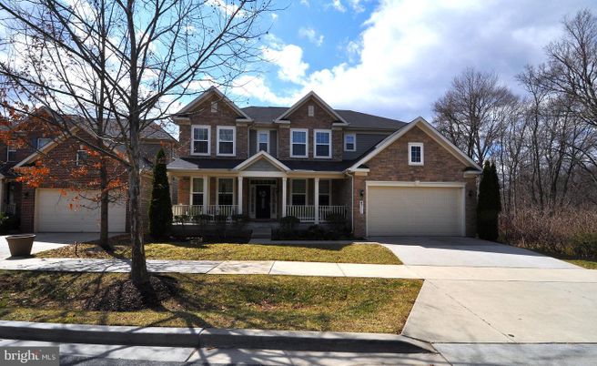 Attached, Exterior, Facade, American Craftsman