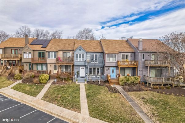Exterior, Facade, Solar Panels, Rowhouse