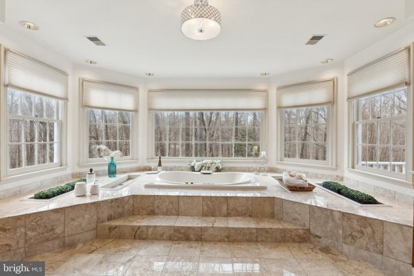 Bathroom, Dual Sink Vanities, Interior, Recessed Lighting