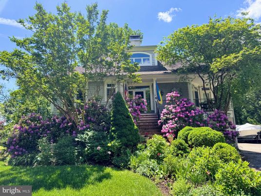 Exterior, Facade, Queen Anne Victorian