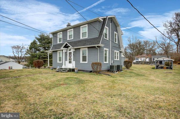 Backyard, Exterior, Facade, Queen Anne Victorian
