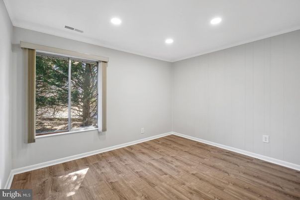 Empty room, Interior, Recessed Lighting, Wood Texture Flooring
