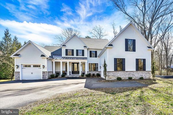Attached, Exterior, Facade, Farmhouse