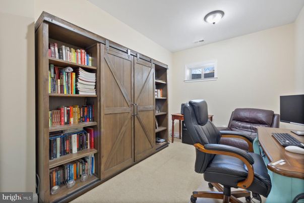 Home Office, Interior