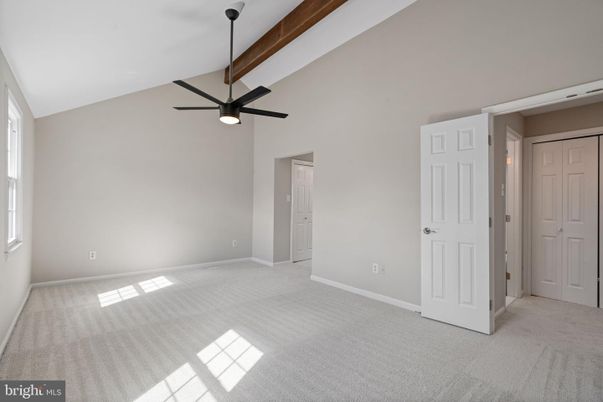 Empty room, Interior, Wooden Beams