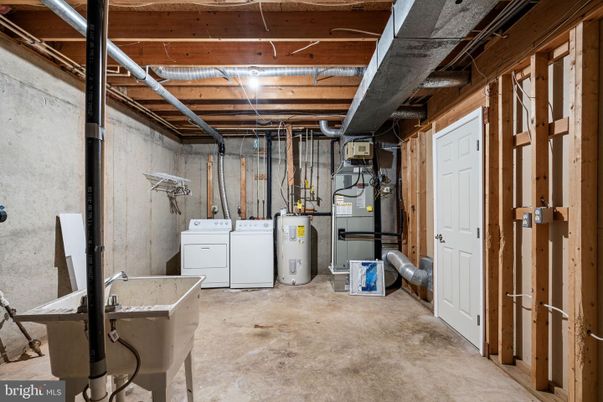 Interior, Washer, Wooden Beams