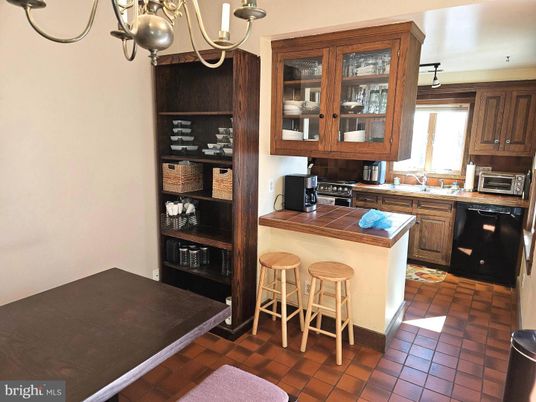 Interior, Kitchen, Pendant Lights, Tile Countertops