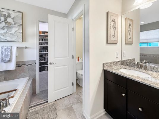 Bathroom, Dual Sink Vanities, Interior
