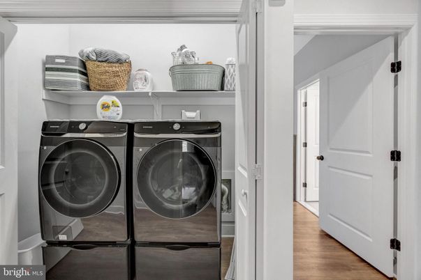 Interior, Utility Closets, Washer, Wood Texture Flooring