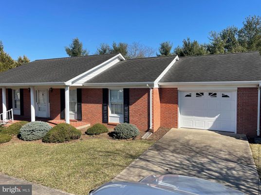 Attached, Exterior, Facade, Brick Facade, Ranch