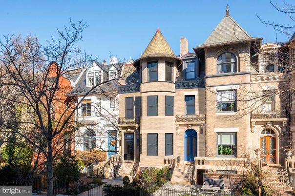 Exterior, Facade, Queen Anne Victorian