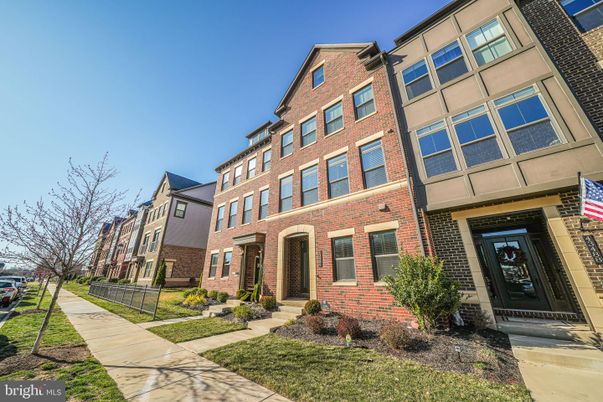 Exterior, Facade, Brick Facade, Rowhouse