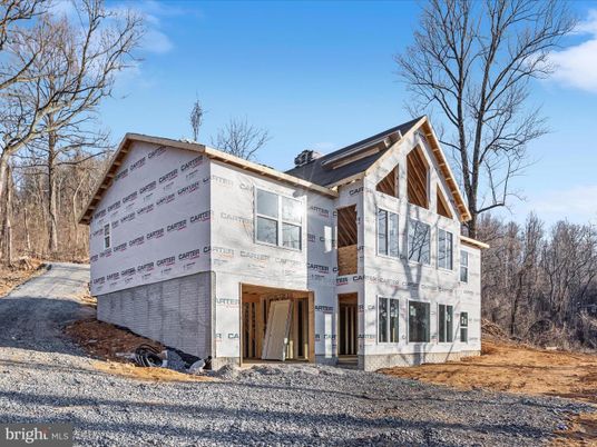 Attached, Exterior, Facade, Modern