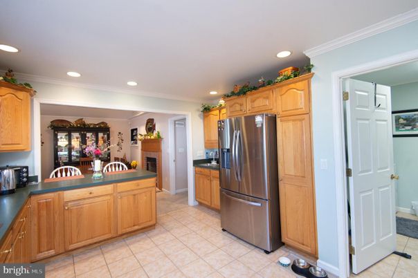 Fireplace, Interior, Kitchen, Recessed Lighting