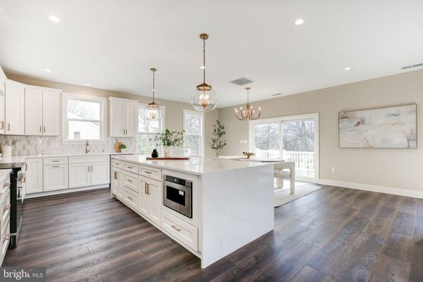 Chandelier, Dining room, Interior, Kitchen, Pendant Lights, Recessed Lighting, Stainless Steel Appliances, Wood Texture Flooring