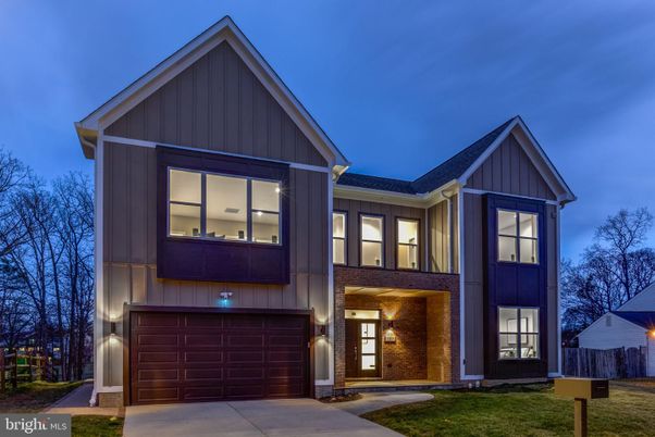 Attached, Exterior, Facade, Farmhouse