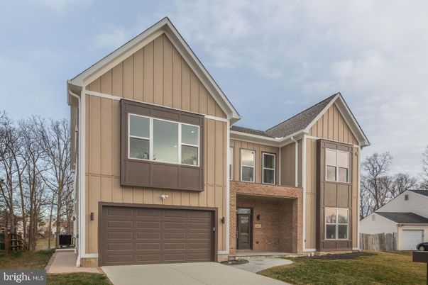 Attached, Exterior, Facade, Farmhouse