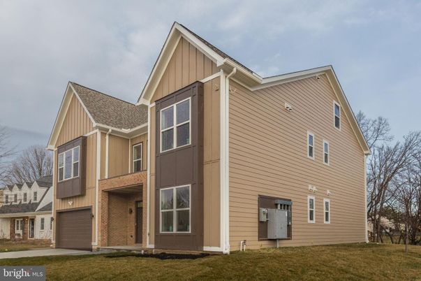 Attached, Exterior, Facade, Farmhouse