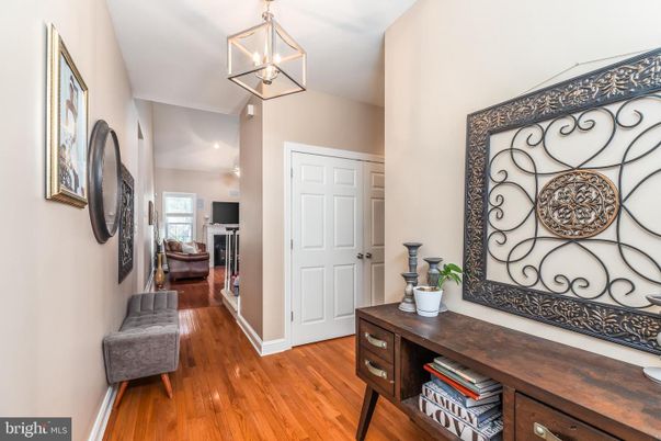 Interior, Pendant Lights, Wood Texture Flooring