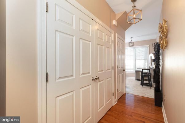 Interior, Pendant Lights, Wood Texture Flooring